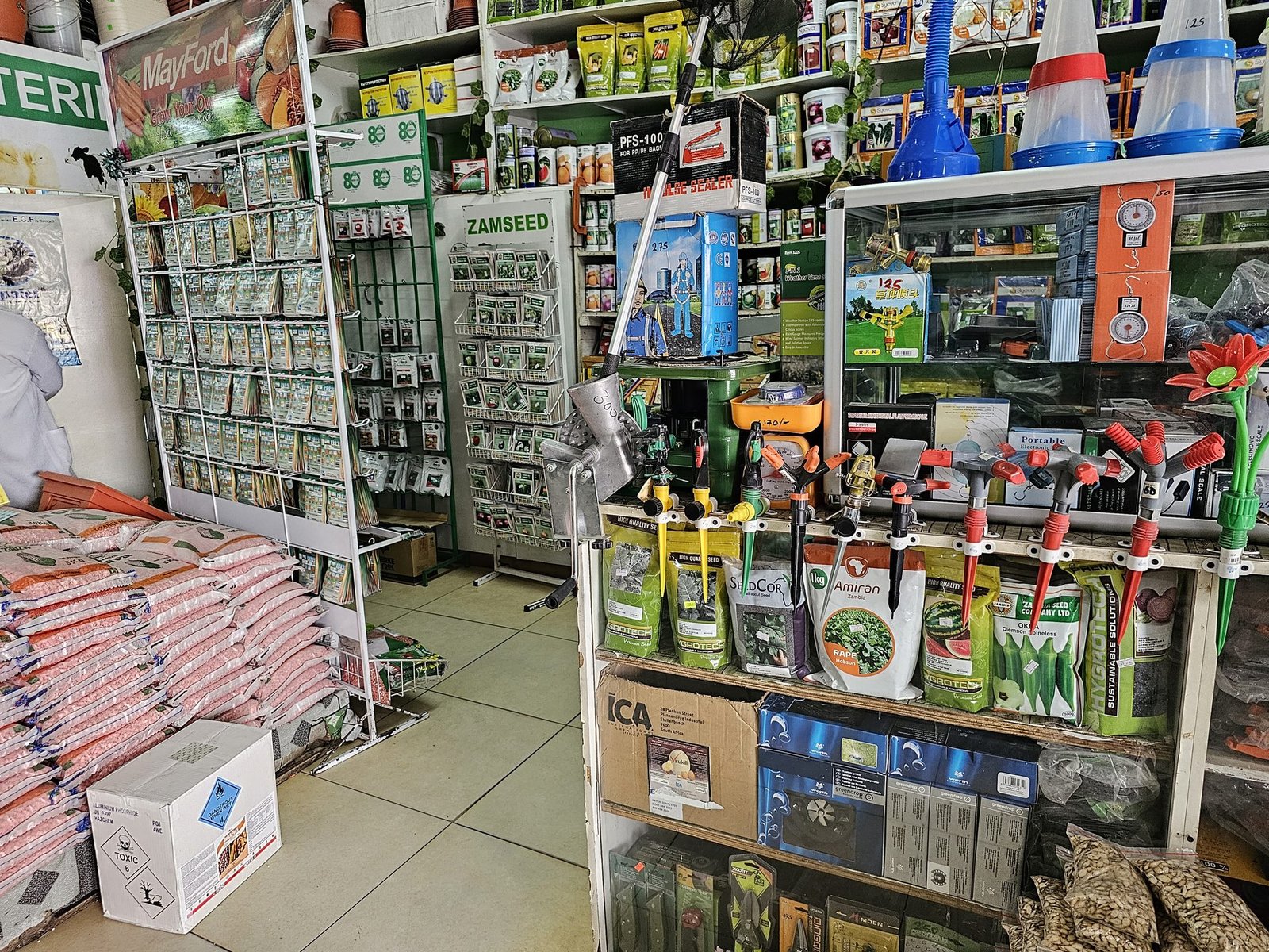 Garden and horticultural supplies shop